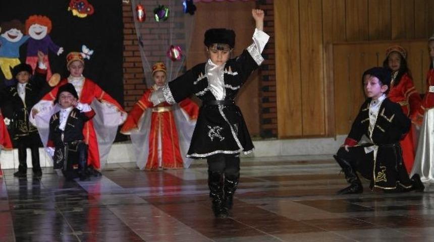 Z&uuml;beyde Hanım Anaokulu Minikleri Yılsonu Gecesinde Coştular