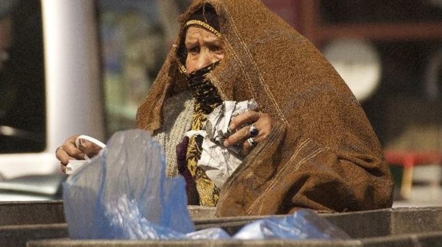 Y&uuml;z&uuml;kleri De &Ccedil;&ouml;pten