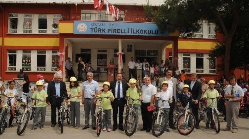 Başkan Doğan Bisikletleri Kendi Eliyle Dağıtıyor