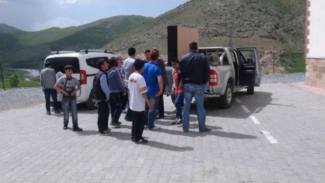 Minik Y&uuml;rekler İkinci K&uuml;t&uuml;phaneyi Kurdu