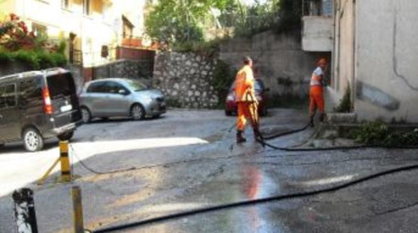 İzmit'in Mahallelerinde Kapsamlı Temizlik