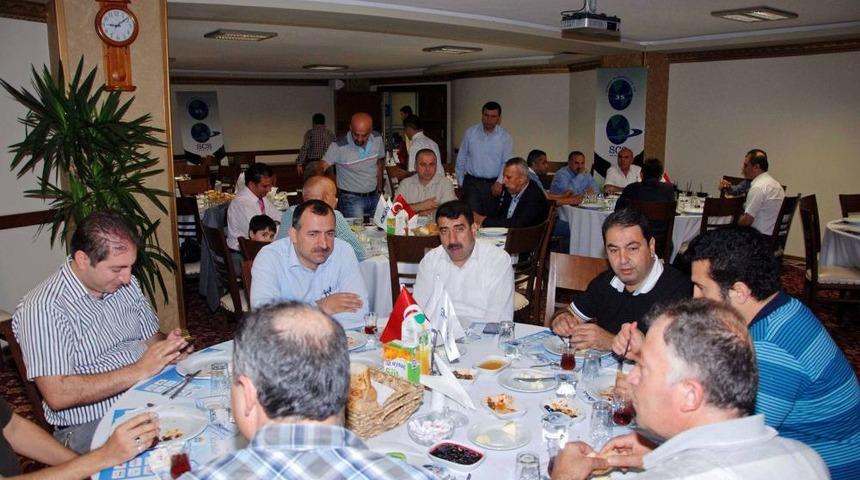 &lsquo;Afrika&rsquo;ya Gitmeyi D&uuml;ş&uuml;nmeyen Iş Adamı K&uuml;&ccedil;&uuml;k Kalmaya Mahkumdur&rsquo;