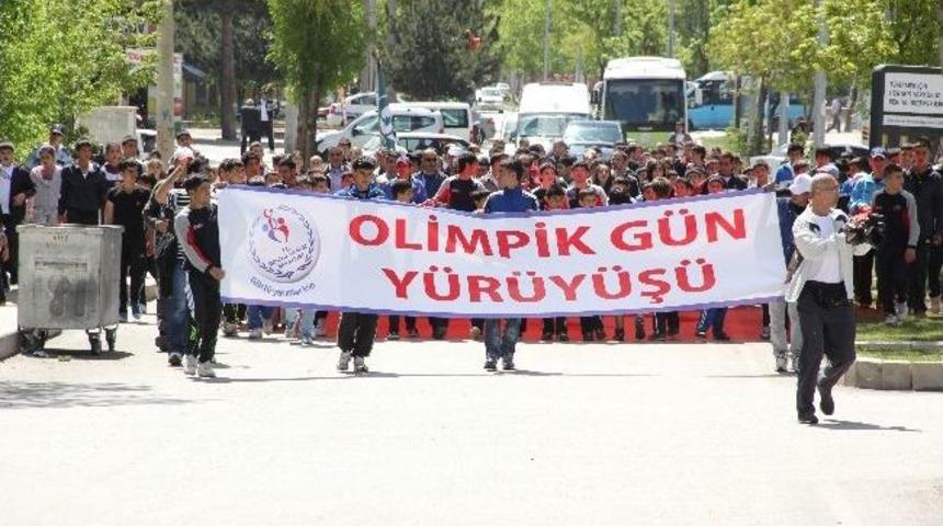 Erzurum'da Olimpik G&uuml;n Y&uuml;r&uuml;y&uuml;ş&uuml; D&uuml;zenlendi