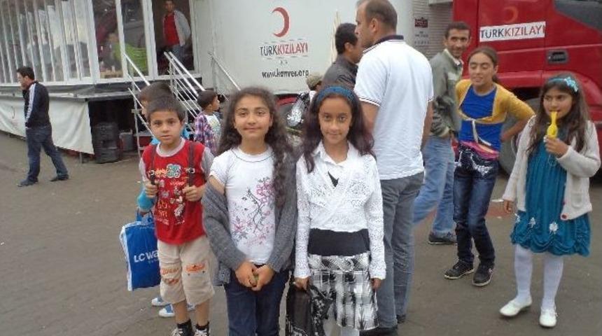 &Ouml;ğrenciler T&uuml;rk Kızılay&rsquo;ı Tır&rsquo;ını Gezdi