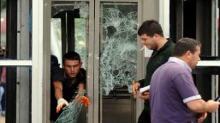 Kızılay Meydanı Enkaza D&ouml;nd&uuml;, Gazın Etkisi Hala S&uuml;r&uuml;yor