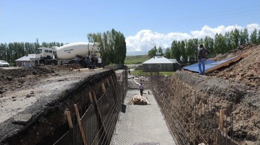 Eleşkirt'te Hayvanlar İ&ccedil;in Altge&ccedil;it Yapılıyor