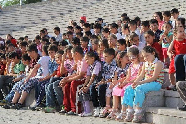 Bayraktepe'deki Uçurtma Şenliği Renkli Görüntülere Sahne Oldu