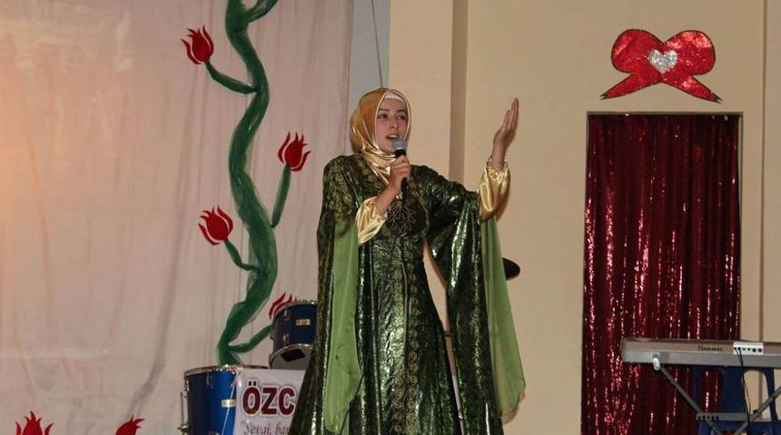 &Ouml;zcan Koleji'nden Duygulu Şiir Gecesi