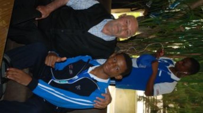 T&uuml;rk&ccedil;enin &Ccedil;ocukları 500 Ara&ccedil;lık Konvoyla Karşılandı