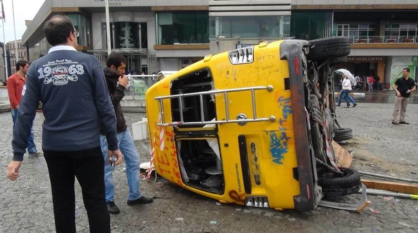 Pois Ve Canlı Yayın Araclarını Par&ccedil;aladılar