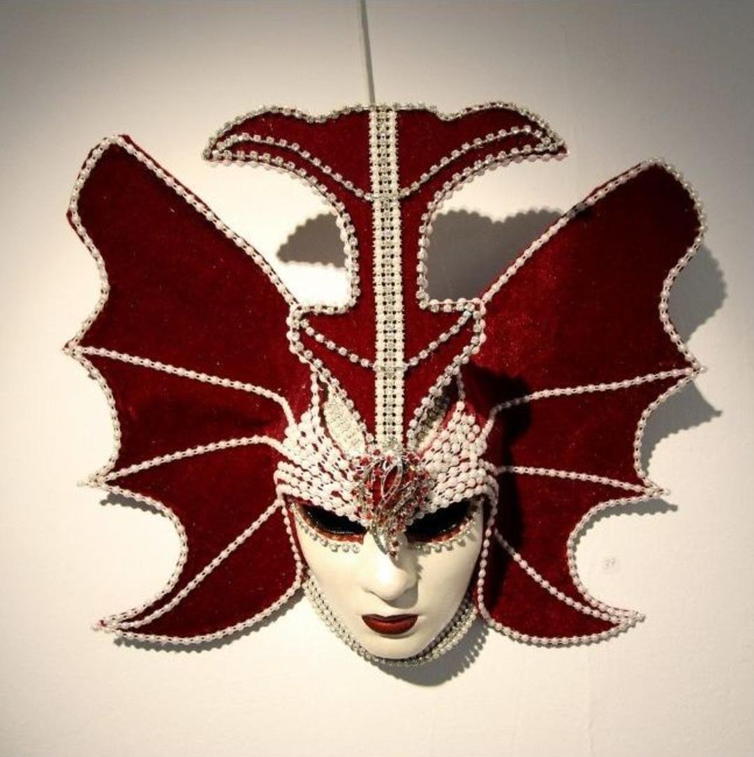 Masklar B&uuml;y&uuml;ledi