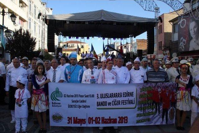 Festivale Yağmur Engelifestivale Yağmur Engeli 1