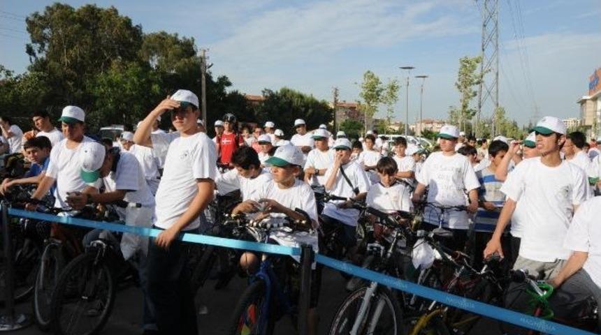 Pedallar G&uuml;r&uuml;lt&uuml;s&uuml;z Bir Manisa İ&ccedil;in D&ouml;nd&uuml;