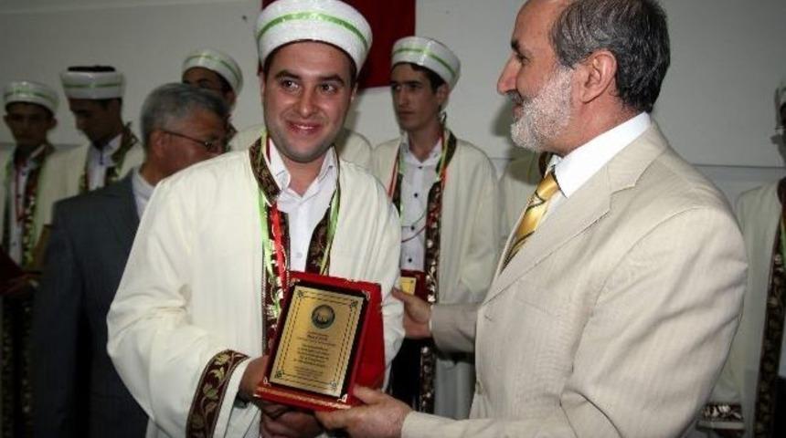 Uşak&rsquo;ta Hafızlığını Tamamlayan 16 Gen&ccedil; Hafız İcazetlerini Aldı