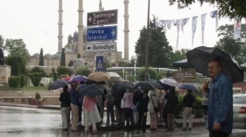 Edirne'de Sağanak Yağış Devam Ediyor