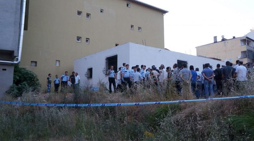 Kız Kardeşinin Erkek Arkadaşını &Ouml;ld&uuml;rd&uuml;