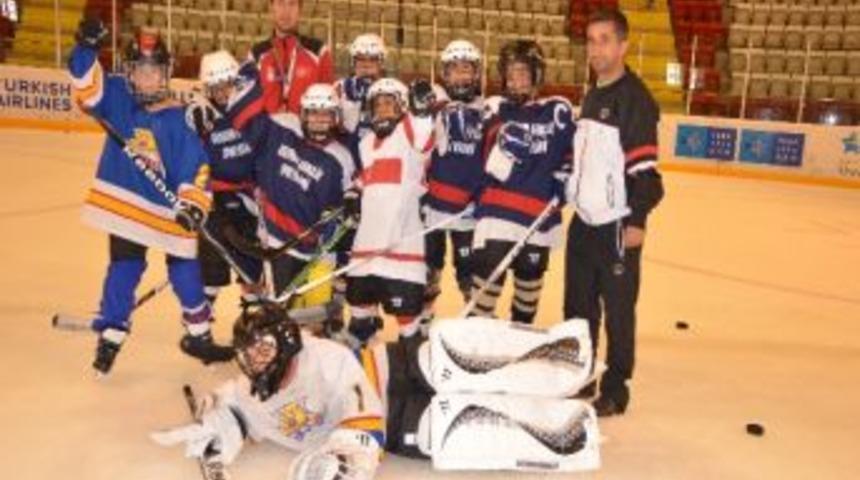 Buzda Miniklerin Şampiyonu Gen&ccedil;likspor