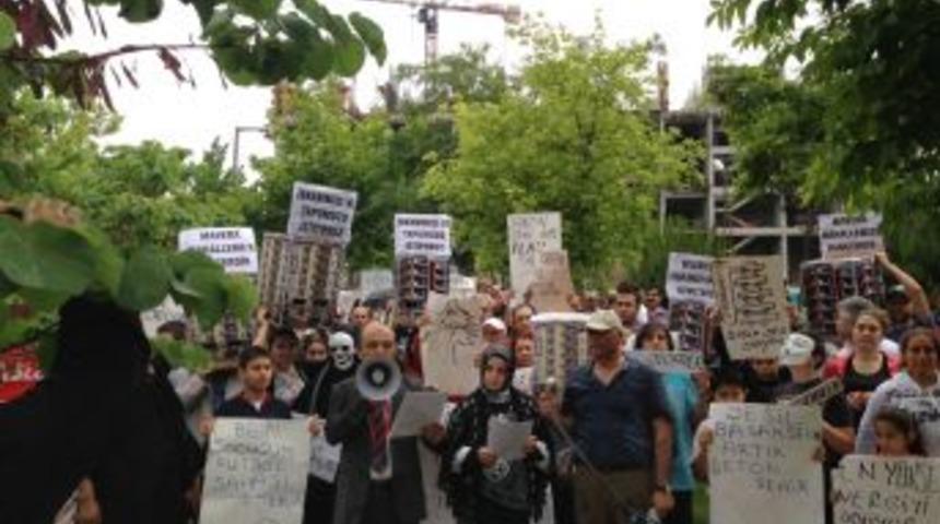 Başakşehirliler Sorunlarının Giderilmesi I&ccedil;in Eylem Yaptı