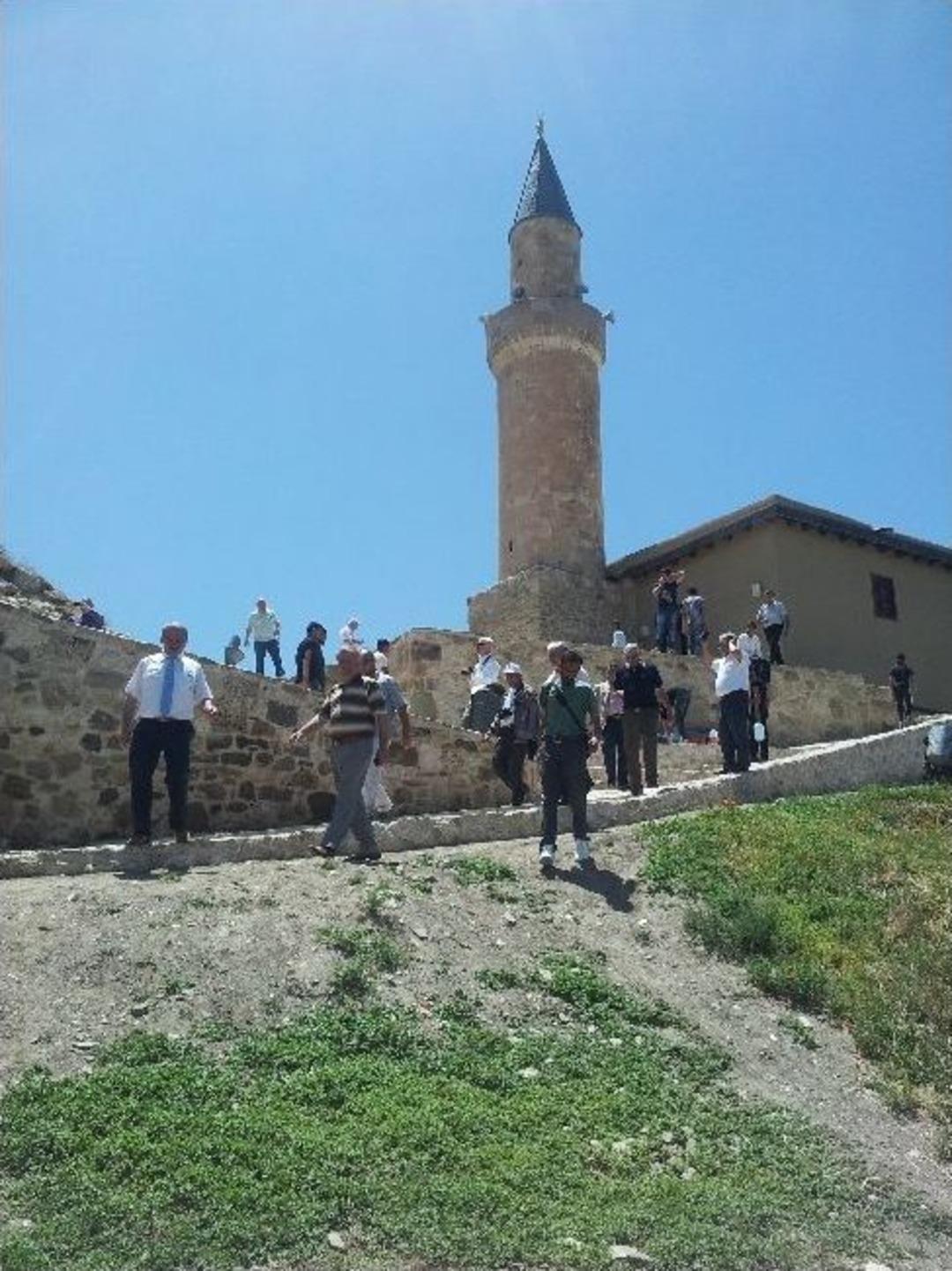 61 Lira İle Gelen Kardeşlik