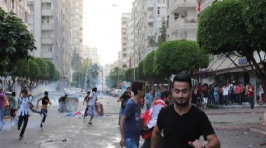 Adana&rsquo;da Korsan G&ouml;steriye Polis M&uuml;dahale Etti