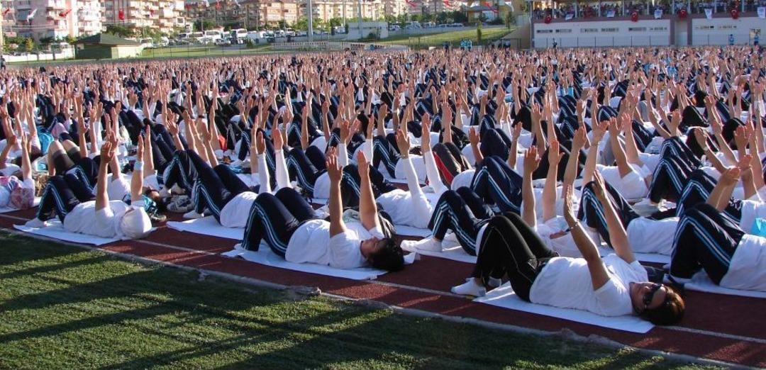 Denizli&rsquo;de 3 Bin 486 Kadın, Pilates Yaprak D&uuml;nya Rekoru Kırdı