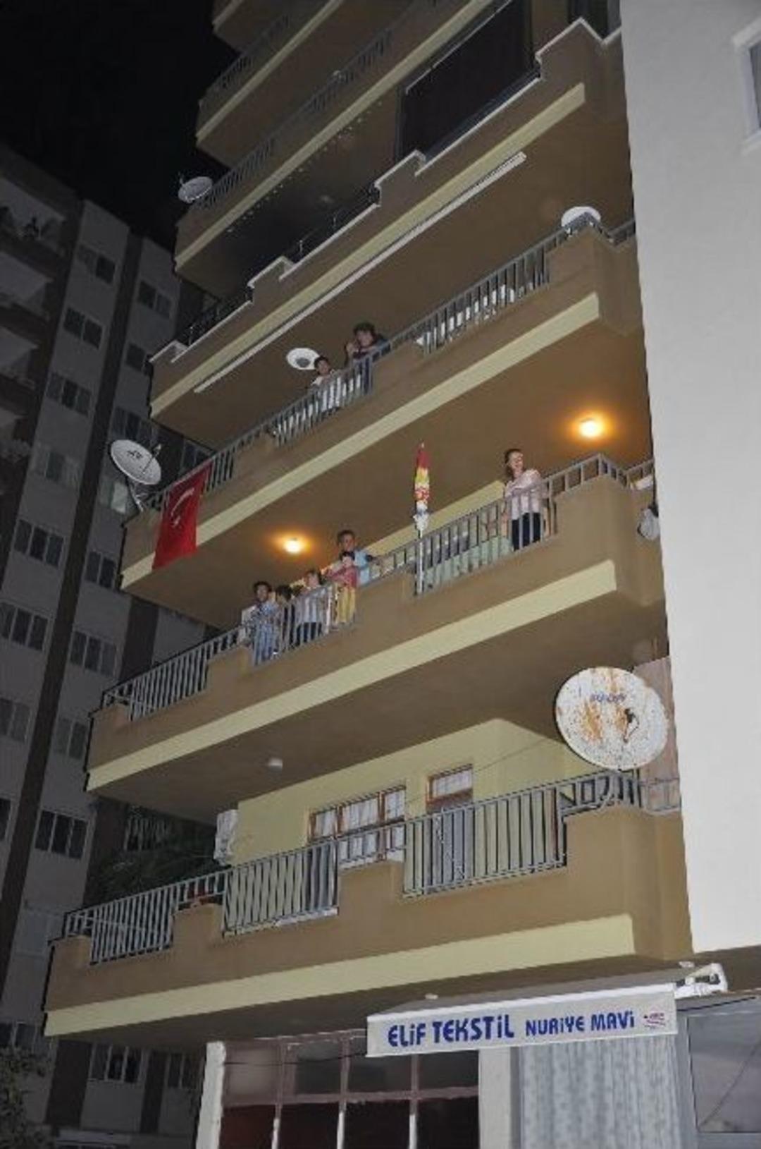 Gezi Parkı Eylemcilerine Tencere Tavalı Destek