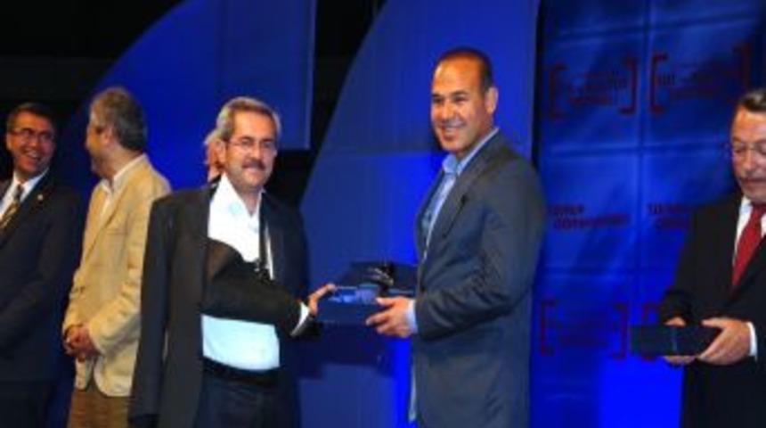 Adana'da T&uuml;rk&ccedil;e Coşkusu Stadyuma Sığmadı