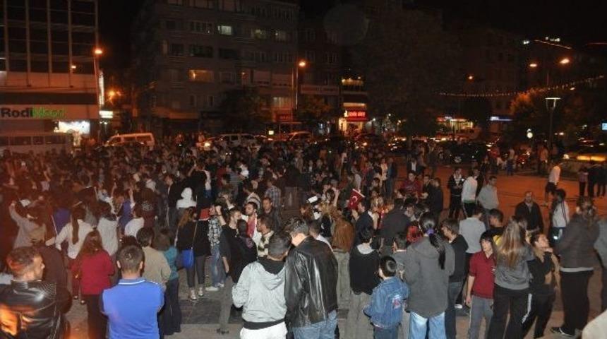 Uşak&rsquo;ta Bir Grup Gezi Parkı Olaylarını Protestosu Etmek İ&ccedil;in Eylem Yaptı