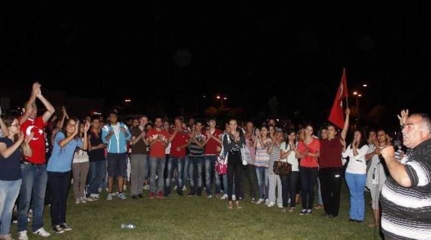 Sel&ccedil;uk'ta Eylem Gece De Devam Etti