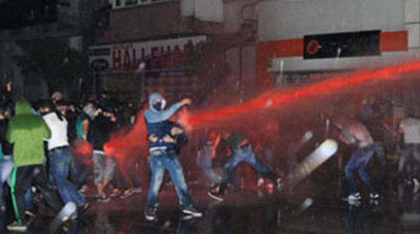 Eskişehir'de g&ouml;stericilere kırmızı boyalı su