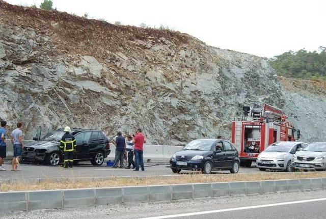 Lüks Jeep Yol Ortasında Alev Aldı 1