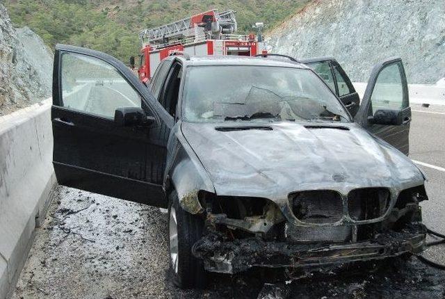 Lüks Jeep Yol Ortasında Alev Aldı 3