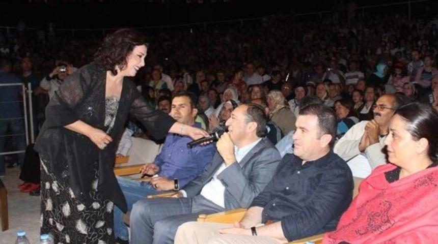 G&uuml;lşen Kutlu Avanos&rsquo;ta Hayranlarıyla Buluştu