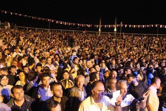 Gülşen Kutlu Avanos’ta Hayranlarıyla Buluştu 1