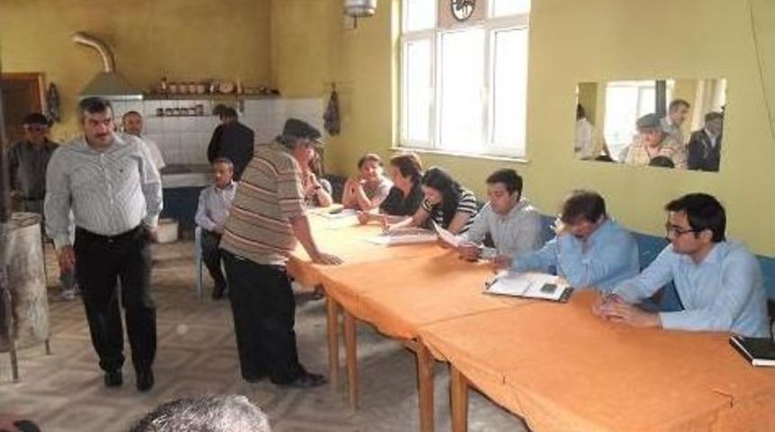 Gökçebey Kaymakamı Köy Gezilerini Sürdürüyor