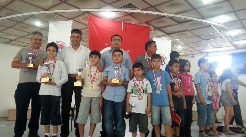 Didim&rsquo;de &Ouml;ğrenciler Satran&ccedil;la Stres Attı