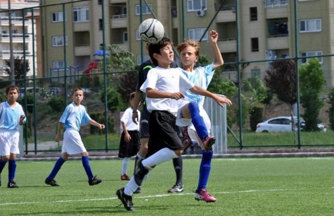 Miniklerin Lig M&uuml;cadelesi Aliağa&rsquo;da S&uuml;r&uuml;yor