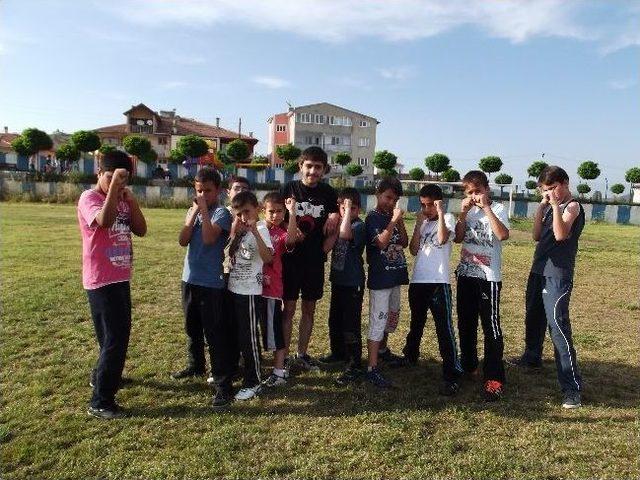 İl&ccedil;e Stadyumunda Boks Eğitimi 2
