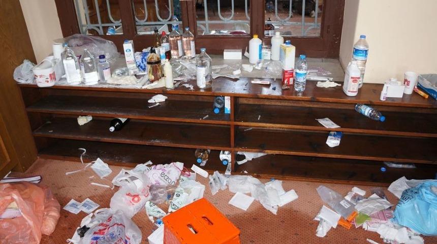 G&ouml;stericiler Camide Bira Ve Sigara I&ccedil;miş