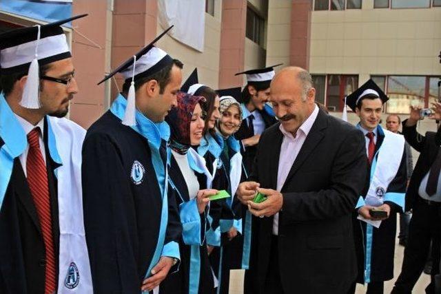 Bayburt &Uuml;niversitesi İibf İlk Mezunlarını Vermenin Gururunu Yaşadı 1