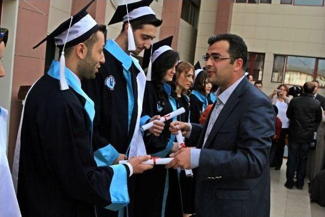 Bayburt &Uuml;niversitesi İibf İlk Mezunlarını Vermenin Gururunu Yaşadı 2