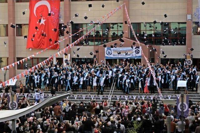 Bayburt &Uuml;niversitesi İibf İlk Mezunlarını Vermenin Gururunu Yaşadı 3