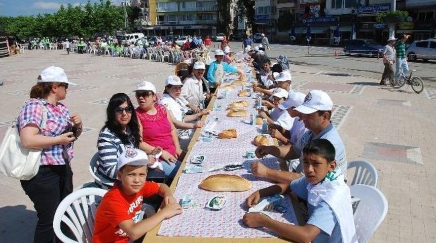 En Uzun Kahvaltı Masasında Gemlik Zeytini Keyfi