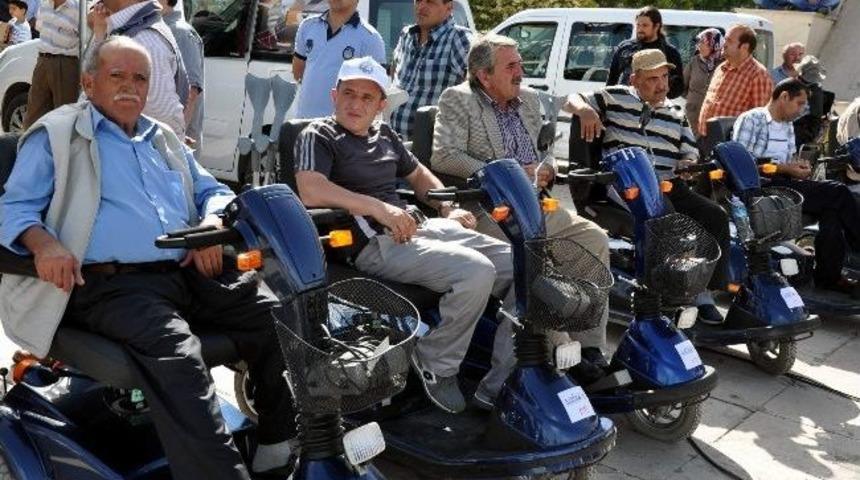 Sivas&rsquo;ta Engellilere Ak&uuml;ll&uuml; Ara&ccedil; Dağıtıldı