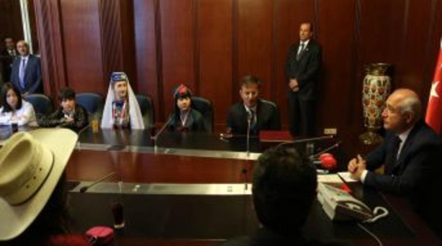 TBMM Başkanı &Ccedil;i&ccedil;ek'ten Sağduyu &Ccedil;ağrısı