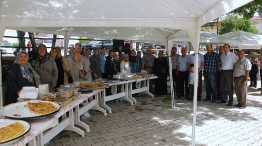 Gediz'de Ak Parti Kadın Kollarının Kermesi B&uuml;y&uuml;k İlgi G&ouml;rd&uuml;