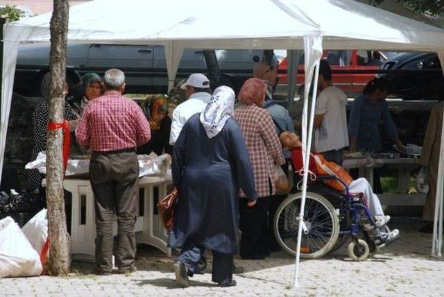 Gediz de Ak Parti Kadın Kollarının Kermesi B&uuml;y&uuml;k İlgi G&ouml;rd&uuml; 1