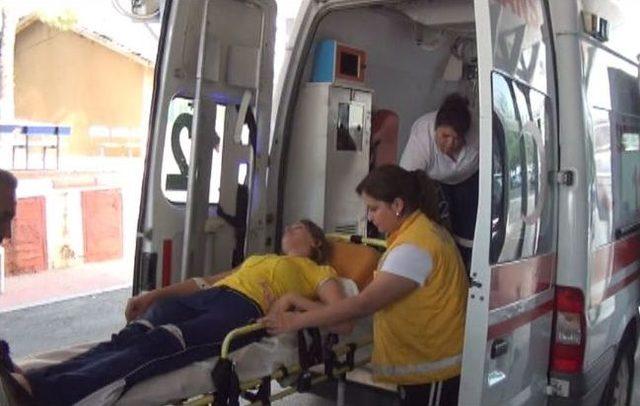 Engelli Vatandaşa &Ccedil;arpmamak İ&ccedil;in K&ouml;pr&uuml; Korkuluklarına &Ccedil;arptı 2