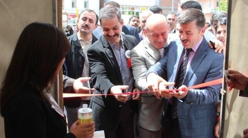 Ağrı Anadolu Lisesi&rsquo;nde Resim Sergisi A&ccedil;ıldı