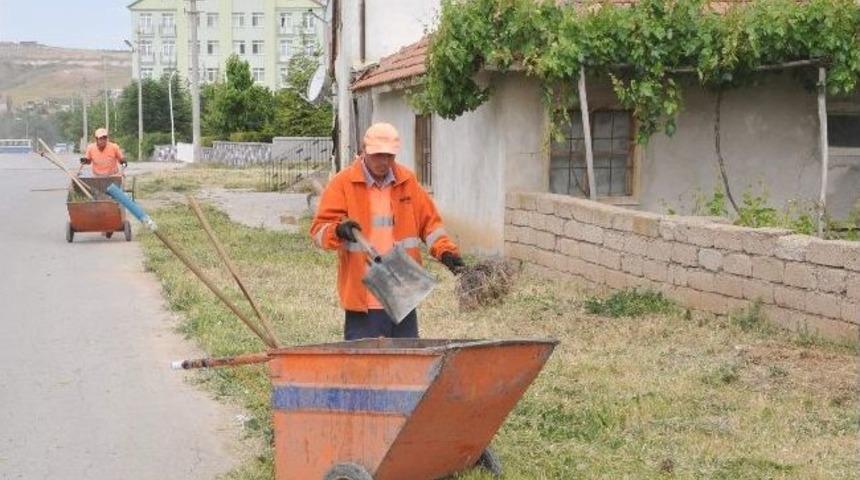 Kırşehir Belediyesi Temizlik &Ccedil;alışmalarına Devam Ediyor